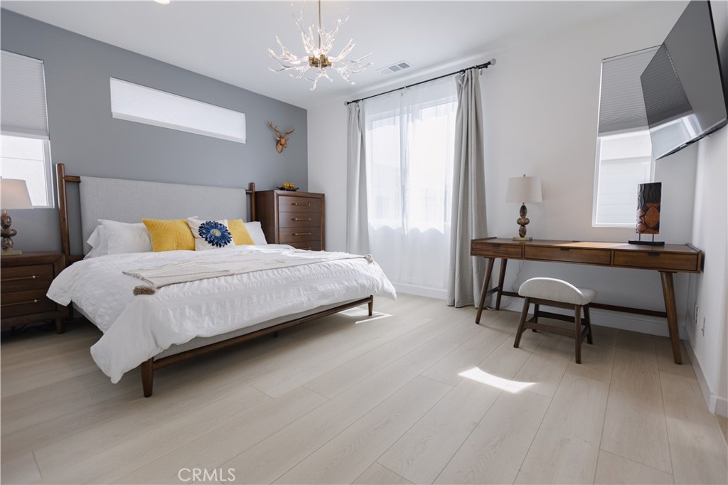 https://media.crmls.org/medias/3ea04fbe-564f-4985-8f95-ef7f1c0c30a8.jpg?preset=X-Large