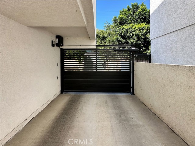 Detail Gallery Image 6 of 6 For 14019 Vanowen St, Van Nuys,  CA 91405 - 3 Beds | 3 Baths