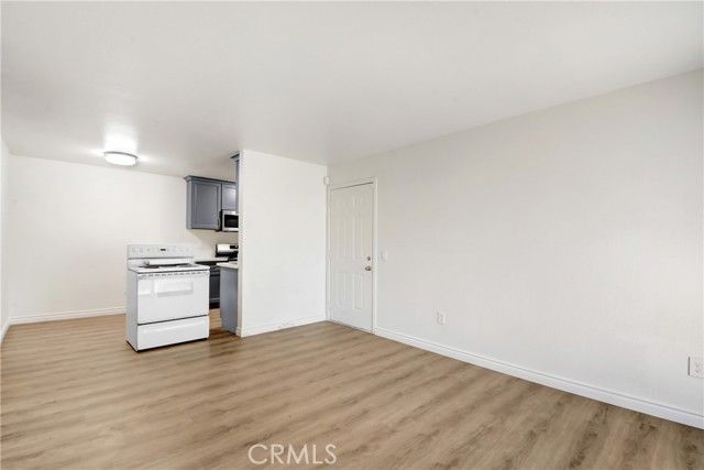 1265 Kendall Drive, San Bernardino CA: https://media.crmls.org/medias/3ea0f88a-8b2b-4001-a1ec-7830b7a635eb.jpg