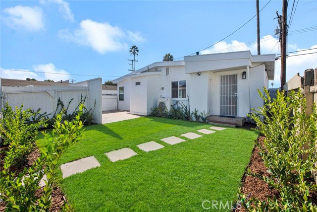 Detail Gallery Image 4 of 19 For 2034 Charle a,  Costa Mesa,  CA 92627 - 2 Beds | 1 Baths