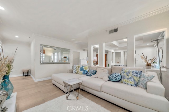 Detail Gallery Image 12 of 46 For 235 S Gale #102,  Beverly Hills,  CA 90211 - 2 Beds | 2 Baths