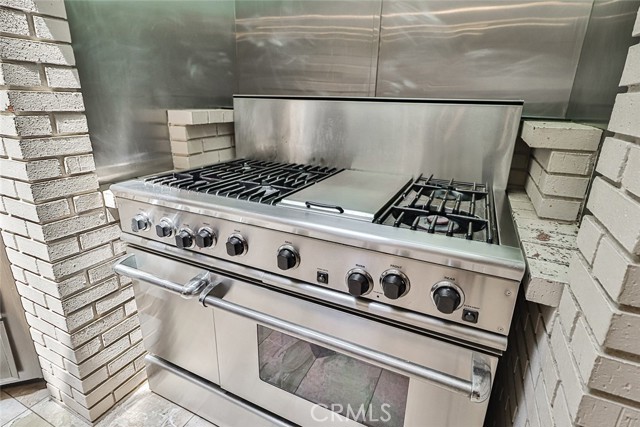 Detail Gallery Image 23 of 74 For 17141 Superior St, Northridge,  CA 91325 - 6 Beds | 4 Baths
