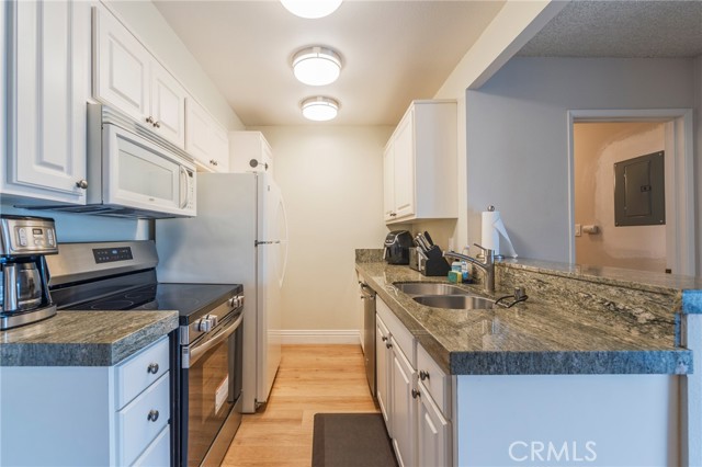 1 Bed Home for Sale in Playa del Rey, California