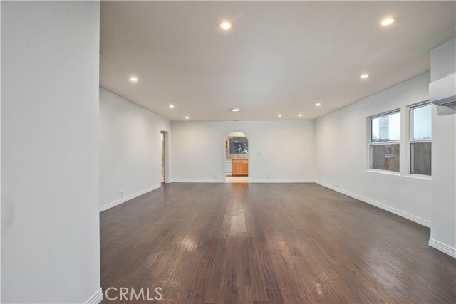 Detail Gallery Image 3 of 37 For 12413 Westminster Ave, Los Angeles,  CA 90066 - 6 Beds | 5 Baths