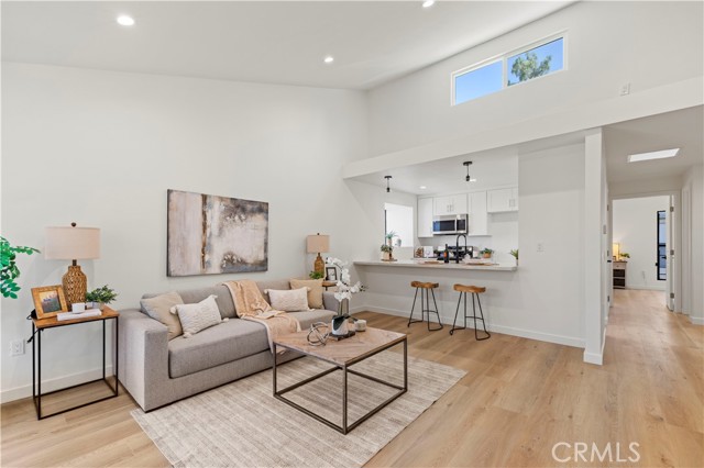 11107 Arminta Street, Sun Valley CA: https://media.crmls.org/medias/3ea3695c-7c70-4ea5-a253-dc25afb92c3c.jpg