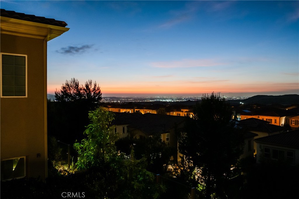 https://media.crmls.org/medias/3ea40ce2-f933-4a11-8228-abbf321b3fad.jpg?preset=X-Large