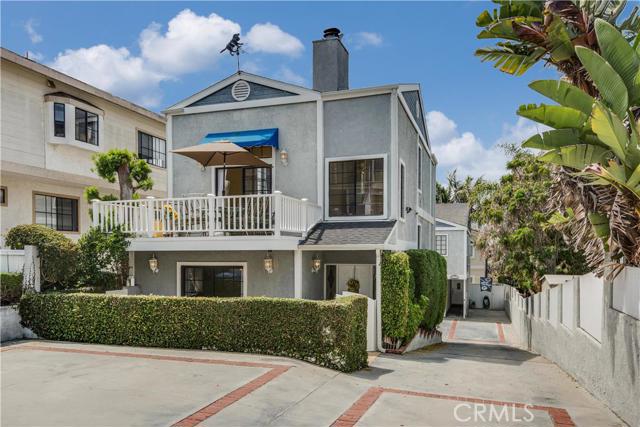 Front view stand alone beach bungalow townhouse! Front view stand alone beach bungalow townhouse!