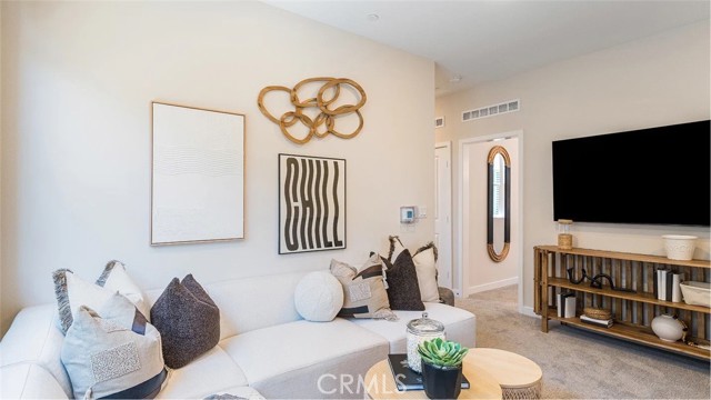 Detail Gallery Image 7 of 19 For 4513 S Patterson Paseo, Ontario,  CA 91762 - 4 Beds | 2/1 Baths