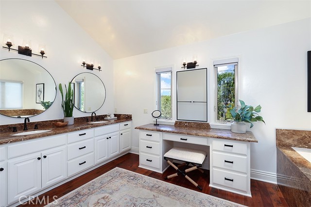 Detail Gallery Image 14 of 23 For 411 Snug Harbor Rd, Newport Beach,  CA 92663 - 5 Beds | 4/1 Baths