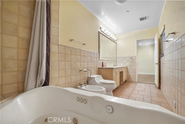 Detail Gallery Image 18 of 59 For 1025 E San Jose Ave, Burbank,  CA 91501 - 6 Beds | 6 Baths