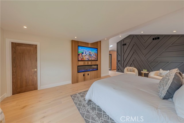 9141 Aloha Drive, Huntington Beach CA: https://media.crmls.org/medias/3ea6281a-f025-4db1-9b69-974443ebc521.jpg