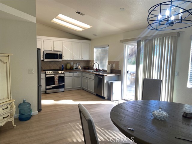 Detail Gallery Image 13 of 36 For 3256 Shale Rd, Palmdale,  CA 93550 - 4 Beds | 2 Baths