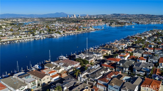 Detail Gallery Image 37 of 63 For 704 via Lido Nord, Newport Beach,  CA 92663 - 4 Beds | 4/1 Baths