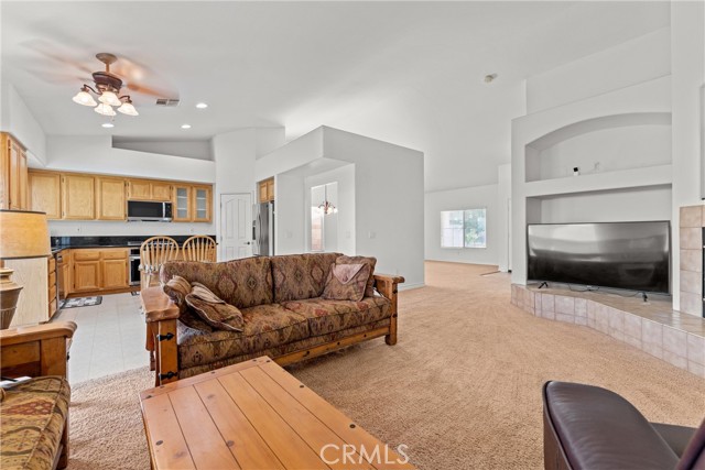2041 Kalliope Avenue, Lancaster CA: https://media.crmls.org/medias/3ea80b64-9bc9-41df-a3ae-e1557e2a536e.jpg