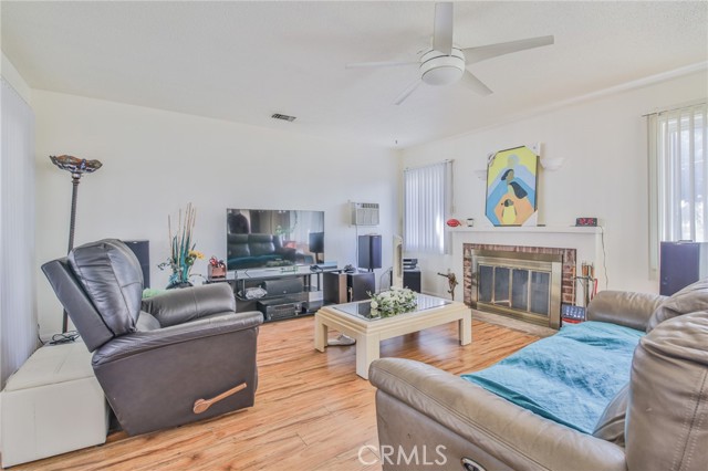 Detail Gallery Image 6 of 36 For 1315 Hillside, Pomona,  CA 91768 - 3 Beds | 2 Baths