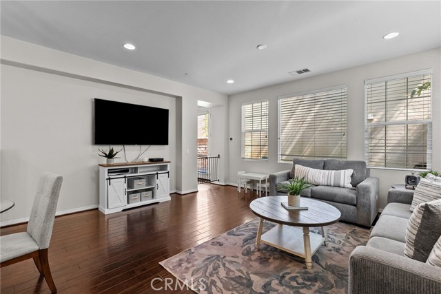Detail Gallery Image 11 of 33 For 28240 N via Sonata Dr, Valencia,  CA 91354 - 3 Beds | 2/1 Baths