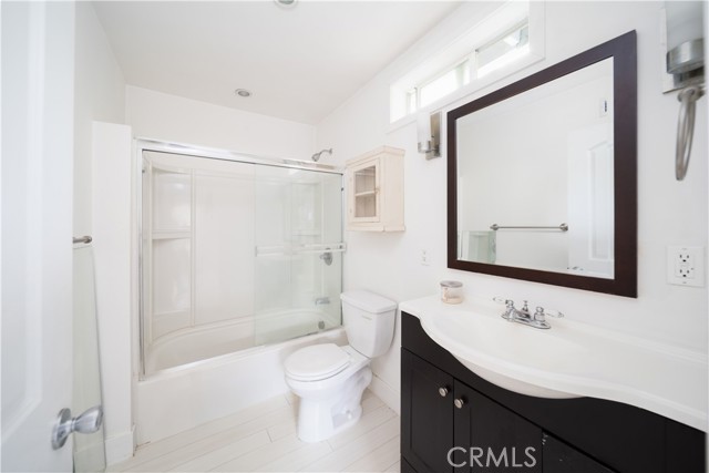 Detail Gallery Image 12 of 18 For 22149 Victory Bld, Woodland Hills,  CA 91303 - 3 Beds | 3 Baths