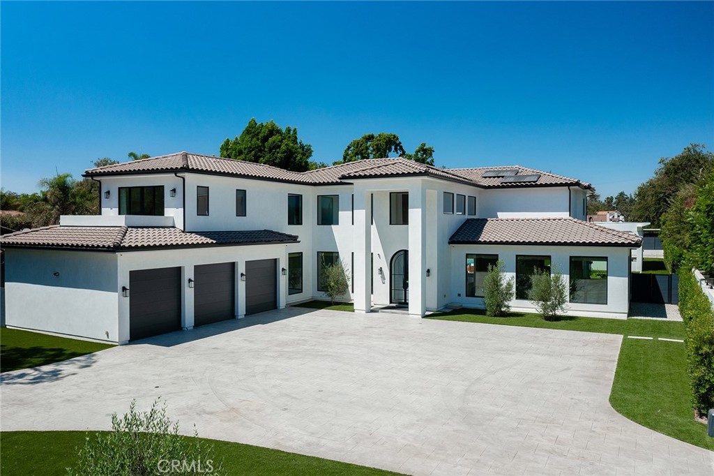 13807 Magnolia Boulevard