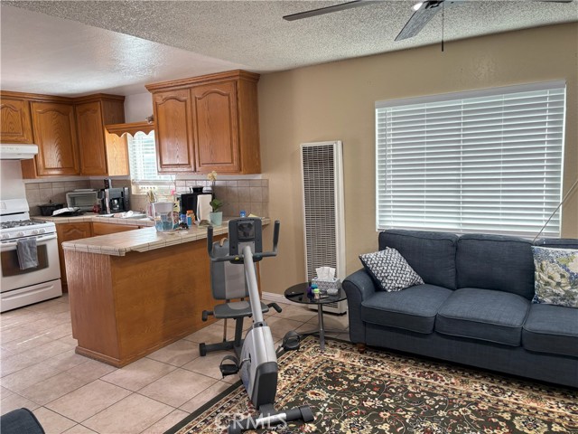 3528 E 54th Street, Maywood CA: https://media.crmls.org/medias/3ea92012-2ad0-4c1f-bb37-ca2048c894a6.jpg