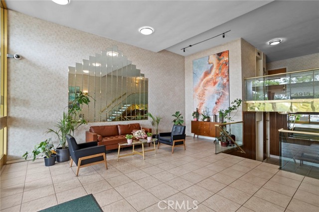 4915 Tyrone Avenue, Sherman Oaks CA: https://media.crmls.org/medias/3ea957d4-da61-48fc-83eb-167c2798f188.jpg