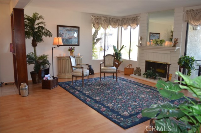 Living room (Different angle)