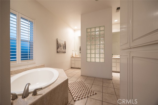 3185 Via Casita Place, Chico CA: https://media.crmls.org/medias/3eaa2bba-d2b1-4a6f-8bea-0ce02df22f95.jpg