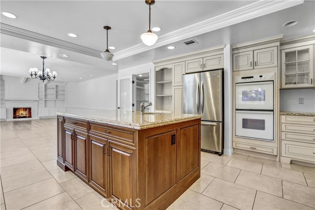 22718 Town Crier Road, Calabasas CA: https://media.crmls.org/medias/3eaab1d1-5e2f-4dc9-b758-db8977b08d74.jpg