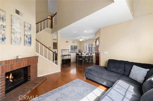 Detail Gallery Image 6 of 31 For 1850 W Falmouth Ave #1,  Anaheim,  CA 92801 - 2 Beds | 2/1 Baths