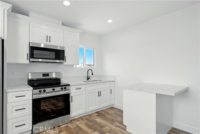 521 78th W, Los Angeles CA: https://media.crmls.org/medias/3eac3060-3037-4366-8cda-b7a0a6357005.jpg
