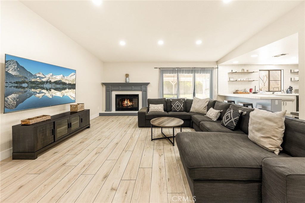 MLS #OC25120439 img 4