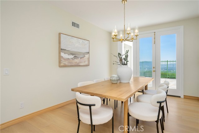 3318 Durham Court, Burbank CA: https://media.crmls.org/medias/3eacb1bd-acbe-484f-ae81-5225b406ce52.jpg