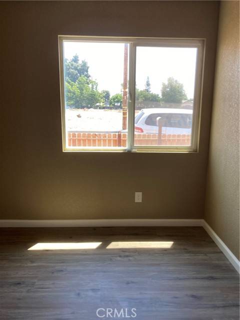 Detail Gallery Image 6 of 14 For 209 S Magnolia Ave, Farmersville,  CA 93223 - 2 Beds | 2 Baths