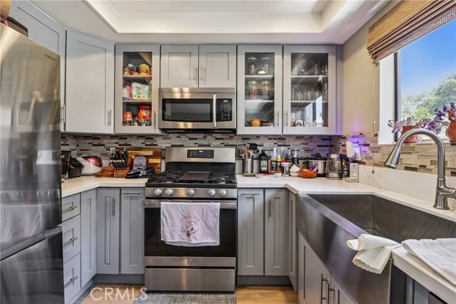 1832 Oak Tree Drive, Los Angeles CA: https://media.crmls.org/medias/3ead3bb9-f4ad-4f03-b144-b0a62406bb55.jpg