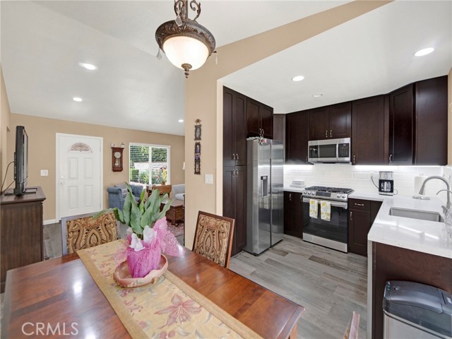 Detail Gallery Image 18 of 30 For 25690 Neblina Ct, Valencia,  CA 91355 - 2 Beds | 2 Baths