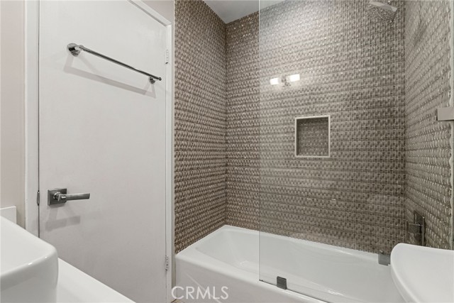 Detail Gallery Image 11 of 24 For 1045 N Kings Rd #107,  West Hollywood,  CA 90069 - 2 Beds | 2 Baths