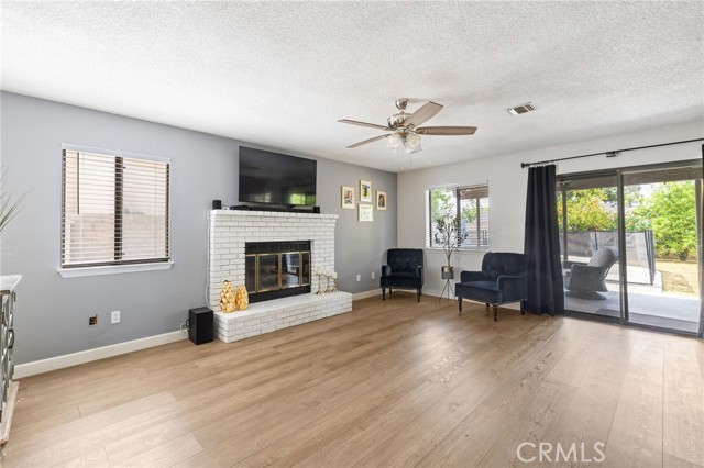 7209 Copper Creek Way, Bakersfield CA: https://media.crmls.org/medias/3eaf01a8-9206-4e17-b2fe-87cef61d1656.jpg