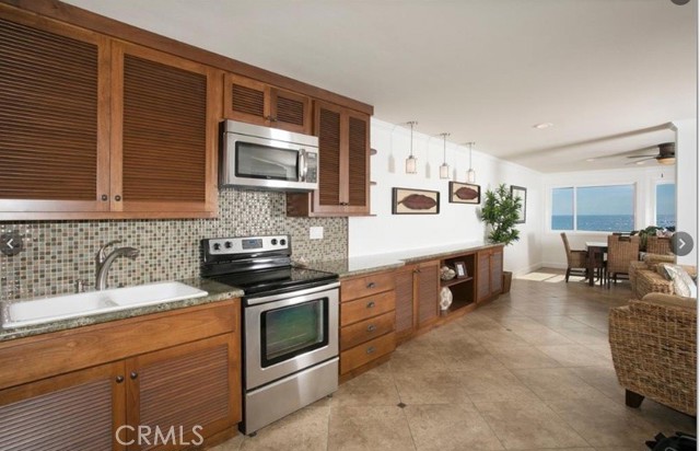 Detail Gallery Image 11 of 21 For 22 Blue Lagoon, Laguna Beach,  CA 92651 - 3 Beds | 3/1 Baths