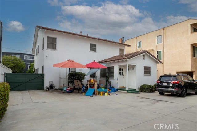 931 5th Street, Hermosa Beach, California 90254, 6 Bedrooms Bedrooms, ,2 BathroomsBathrooms,Residential,Sold,5th,SB22187324