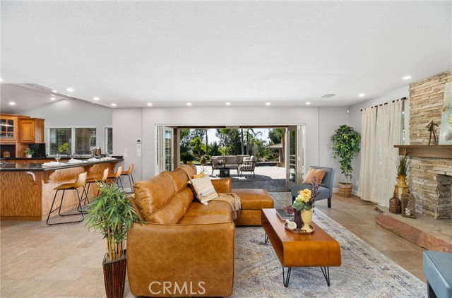 17289 Mariposa Avenue, Riverside CA: https://media.crmls.org/medias/3eb16842-228a-40bf-9077-e2c43e0e6a3e.jpg