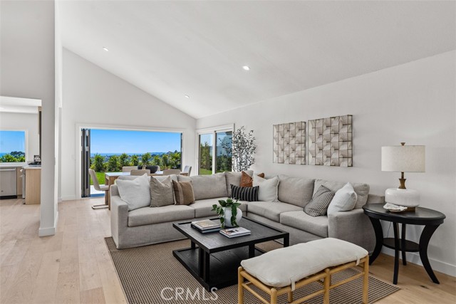 317 Calle Familia, San Clemente CA: https://media.crmls.org/medias/3eb2162f-7706-4b94-ba12-850b05e88f92.jpg