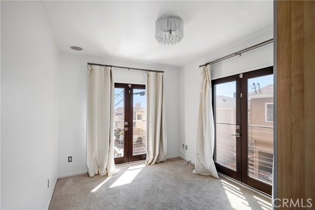 Detail Gallery Image 19 of 23 For 3316 Crest Dr, Manhattan Beach,  CA 90266 - 3 Beds | 3/1 Baths