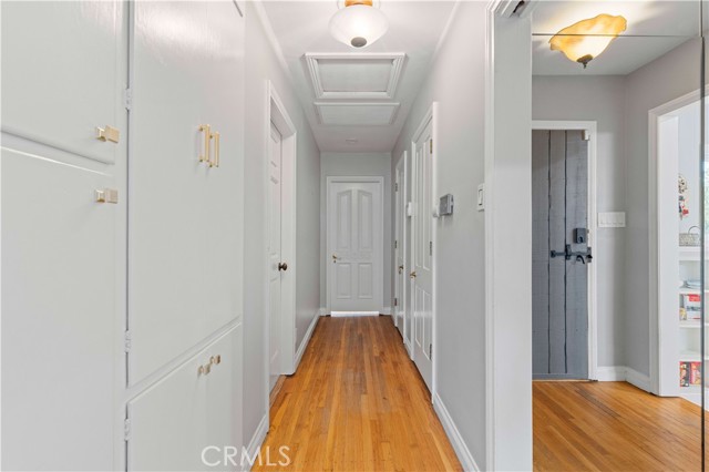 13405 Tiara Street, Valley Glen CA: https://media.crmls.org/medias/3eb2e0c5-181d-4f3c-bd57-9b5cb926a744.jpg