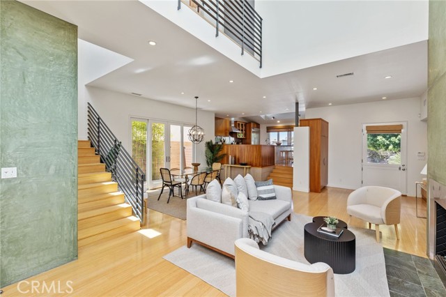 Image 4 of 25 For 2710 Pine Ave.