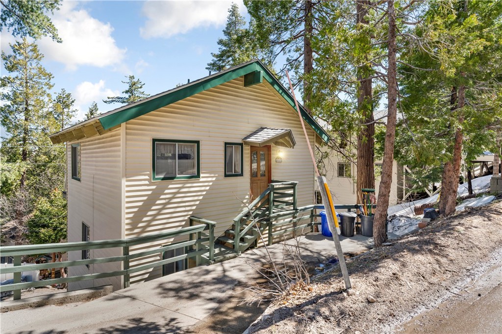 593 Clubhouse Drive, Twin Peaks, CA 92391