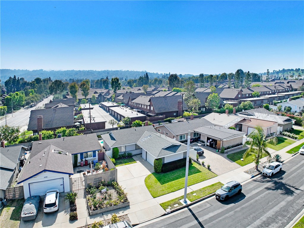 https://media.crmls.org/medias/3eb54b59-46eb-450a-97aa-9ebc5966c826.jpg?preset=X-Large