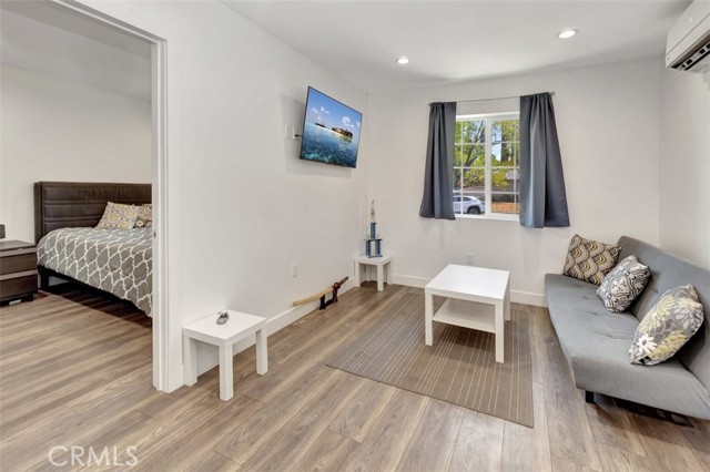 24017 Sylvan Street, Woodland Hills CA: https://media.crmls.org/medias/3eb613d9-4684-45d9-9991-5930e5ce64b4.jpg