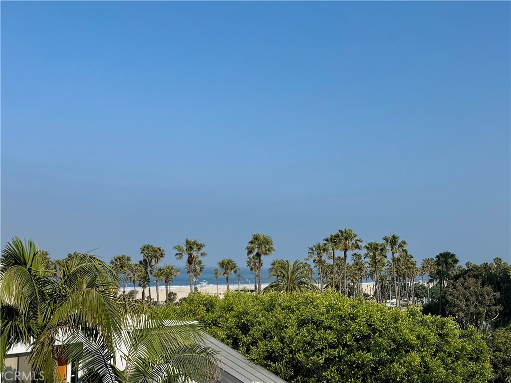 https://media.crmls.org/medias/3eb685f4-aa89-4f2f-9094-2645cd1aac58.jpg?preset=X-Large