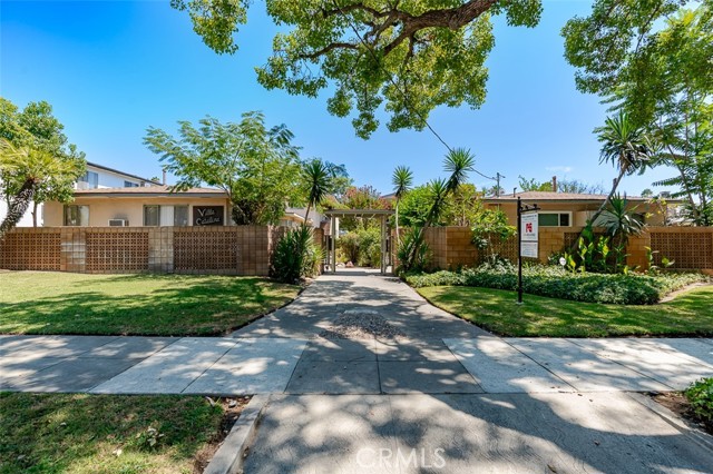 530 540 N Catalina Avenue, Pasadena CA: https://media.crmls.org/medias/3eb6f887-795a-4fe9-8efa-66430c0de8ce.jpg