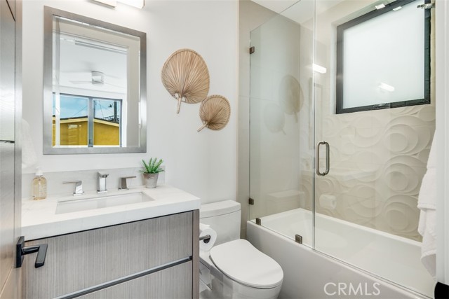 200 40th Street, Manhattan Beach, California 90266, 4 Bedrooms Bedrooms, ,4 BathroomsBathrooms,Residential,Sold,40th,SB22010624