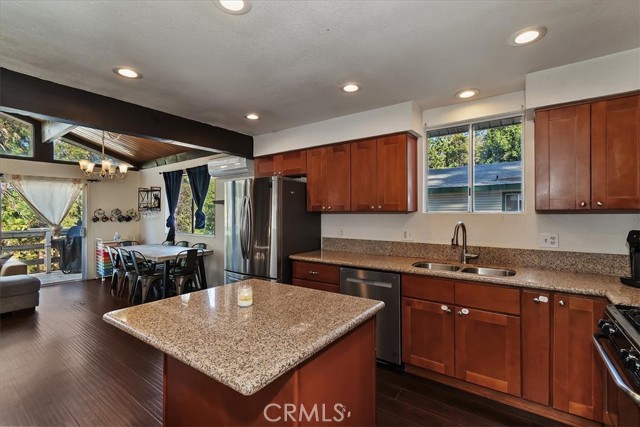 Detail Gallery Image 16 of 42 For 22868 Laurel, Crestline,  CA 92325 - 3 Beds | 2 Baths